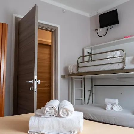 Tecla Hotel *