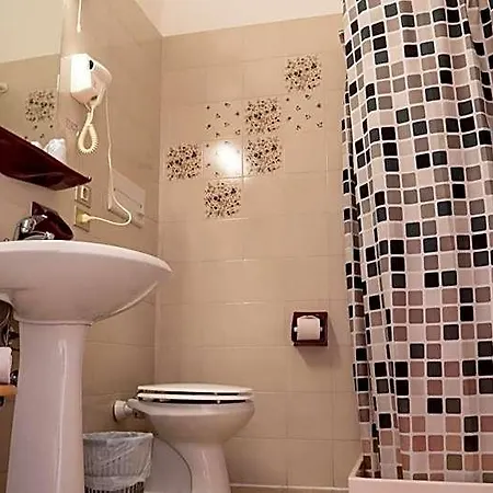 Tecla Hotel *